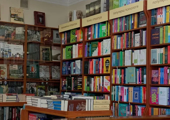 Чи є в книгарнях Луцька книжки російською мовою (фото)