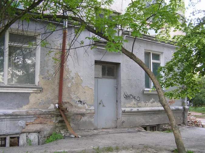 Страшно зайти: будинок на Ковельській у Луцьку просять загородити
