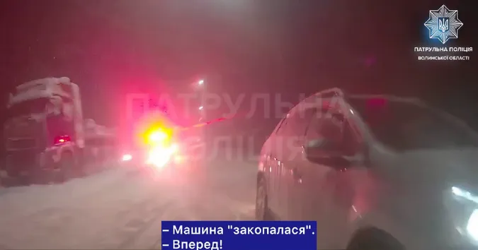 На Волині через негоду на трасі утворився 10-кілометровий затор (відео)