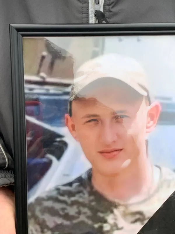 Маленький син залишився без батька: під Луцьком поховали 23-річного Героя Олександра Мороза (фото)