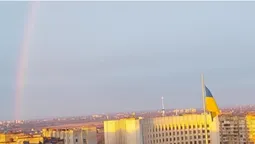 Над Луцьком зранку помітили величезну веселку (фото)