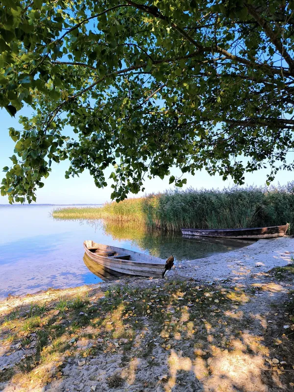 Майже нема людей: як минає оксамитовий сезон на Світязі (фото)