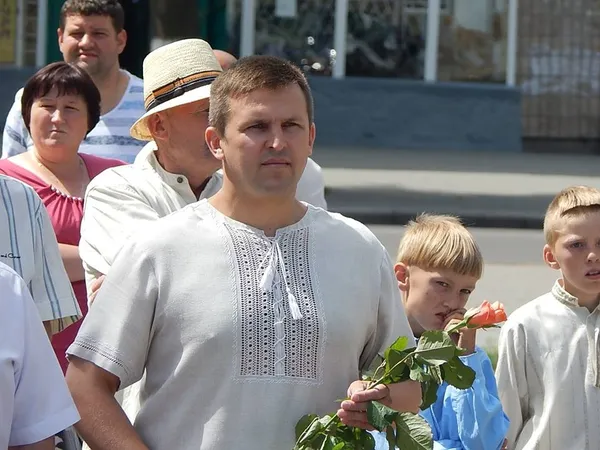 Відомі волиняни показали свої вишиванки (фото) 