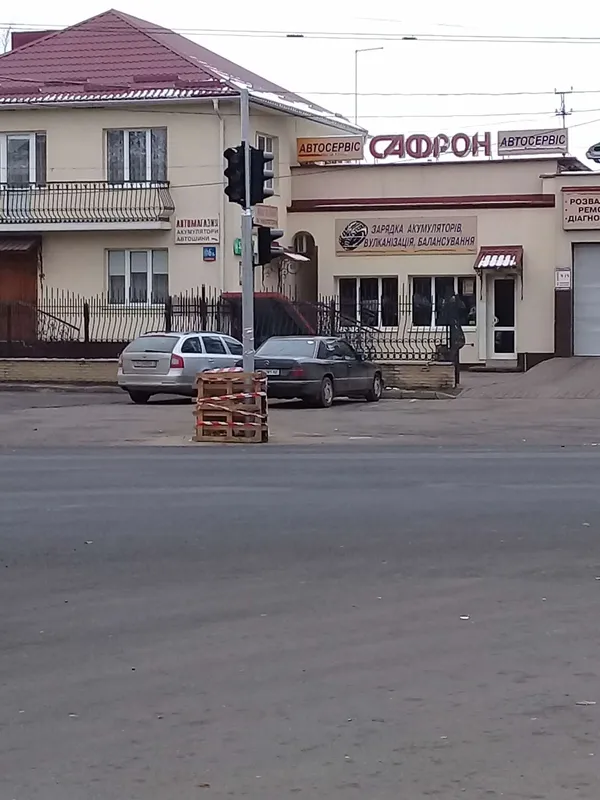 У Луцьку на перехресті Львівської – Городецької запустили новий світлофор (фото)
