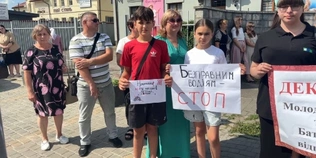 «Батьки, обирайте відповідальність»: у Шацьку закликали не садити дітей на мотоцикли (фото, відео)
