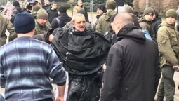 Під Офісом Президента чоловік підпалив себе (ФОТО, ВІДЕО)