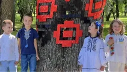 У Луцьку діти «вишили» дерева українськими орнаментами (фото)