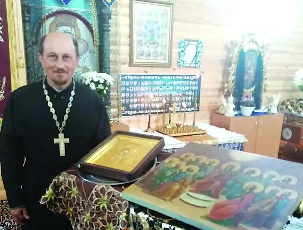 На Волині під час молитви за воїнів замироточили дві ікони Богородиці (фото)
