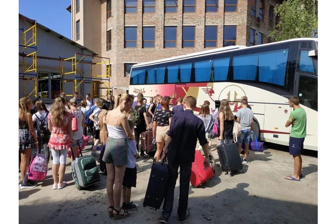 Діти із сімей, які потребують соціальної підтримки поїдуть на відпочинок (фото)