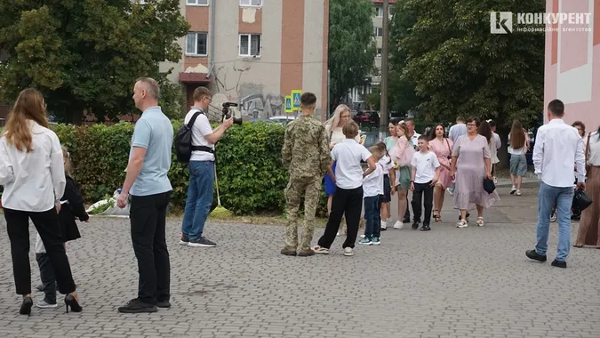 1 вересня у луцькій школі №9: як це було (фоторепортаж)