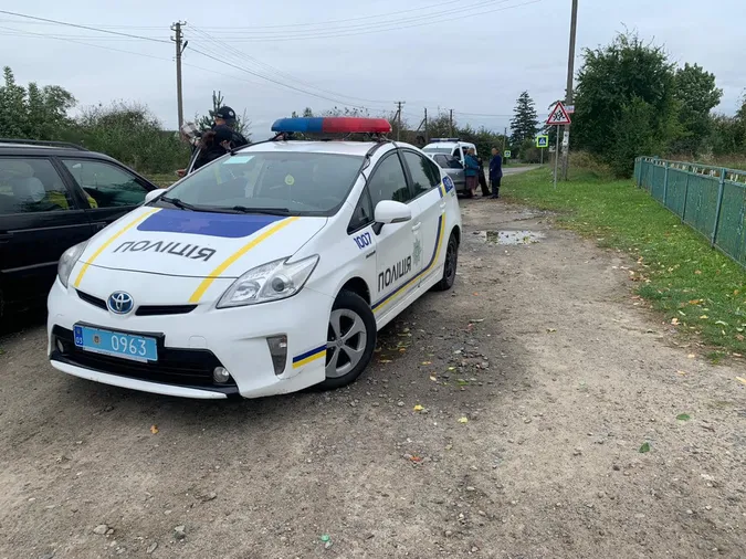 У Луцькому районі п'яний водій підкинув гроші в поліцейське авто (фото)
