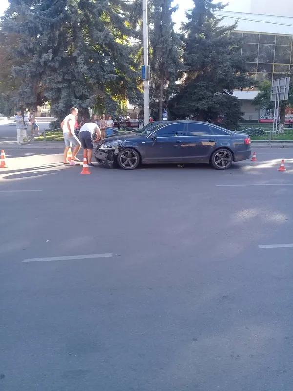 У Луцьку – аварія біля готелю «Україна» (фото)