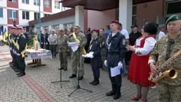 Спеціально взяв відпустку: до ліцею в Луцьк на останній дзвоник приїхав директор-військовослужбовець (відео)