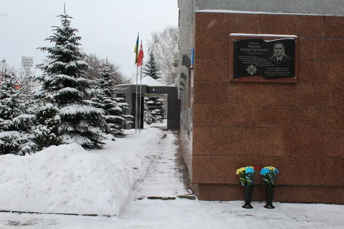 У Луцьку вшанували пам'ять капітана СБУ Віктора Мандзика (фото)