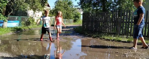 У Ківерцях через калюжі хочуть заборони в’їзд на вулицю (фото, відео)