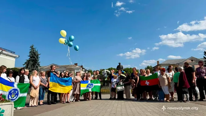 У Нововолинську зустріли звільненого з полону захисника «Азовсталі» Володимира Фаброго (фото)