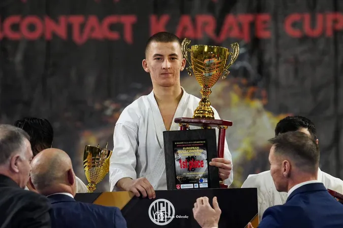 Ковельчанин Михайло Наумчик здобув «золото» на Кубку Європи з кіокушин карате (фото)