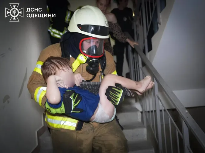 Росія атакувала Одесу – вдарила по 21-поверховому будинку (фото)