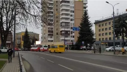 У центрі Луцька з'явилися нові дорожні знаки