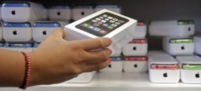 Економіка України страждає від «нелегальних» IPhone