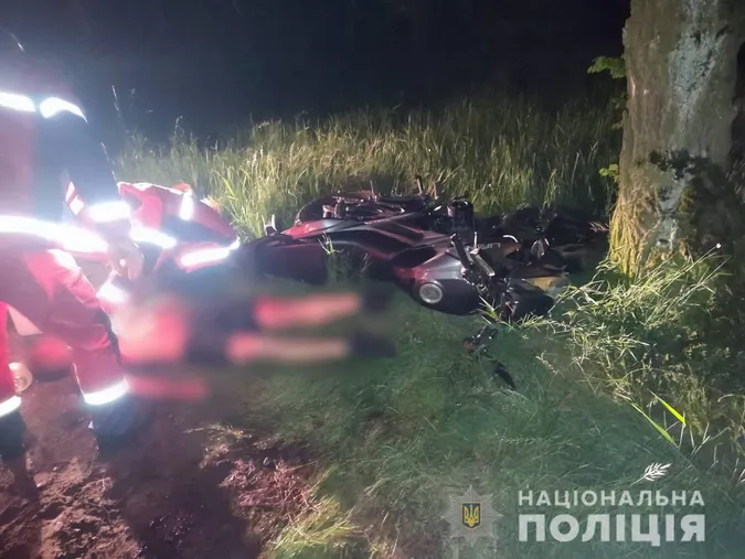 Врізався у дерево: на Волині вночі загинув 24-річний мотоцикліст (фото, відео)