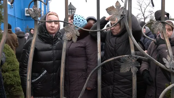 Прихильники УПЦ «МП» не пускають ПЦУ до храму: чим на Волині закінчився скандал (відео)
