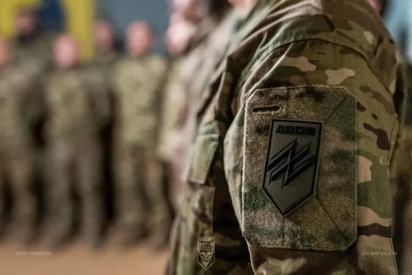 Бійці луцького «Любарта» отримали нагороди від командира «Азову» Дениса Прокопенка (фото)