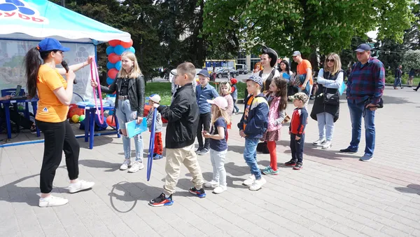 Емоції і драйв: у Луцьку відбулося свято морозива (фото)