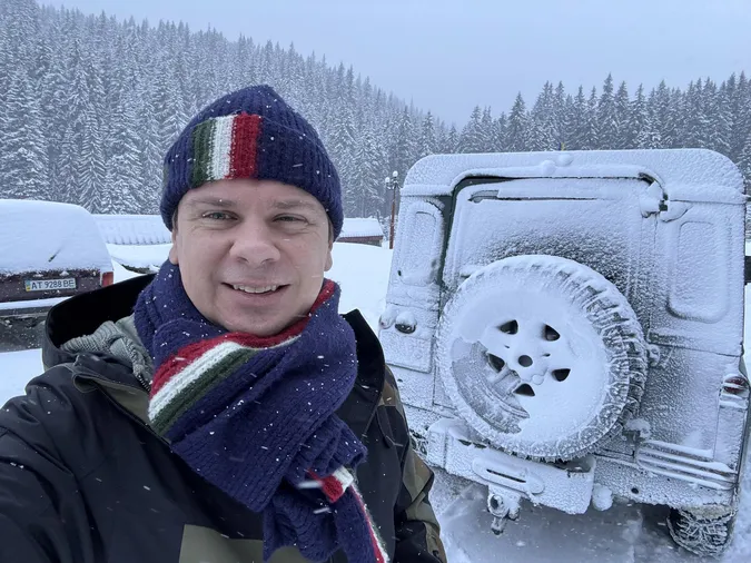 Відомий телеведучий Дмитро Комаров втрапив у скандал в Карпатах через катання на джипах