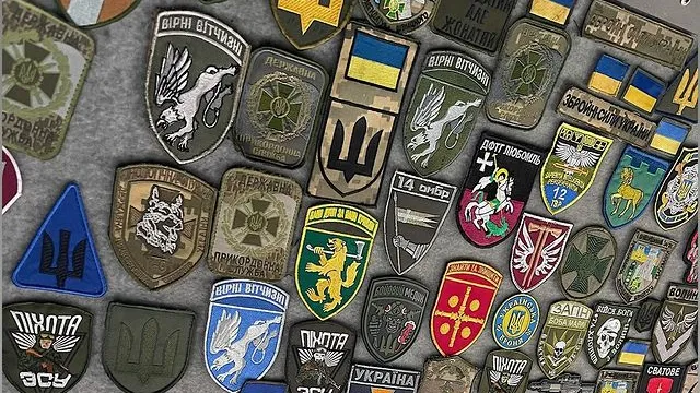 Залишають військові: на Волині водій рейсового автобуса зібрав колекцію шевронів