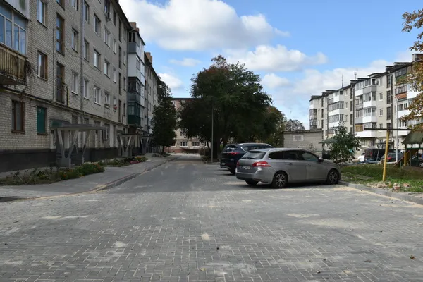 Як у Луцьку ремонтують двори (фото)