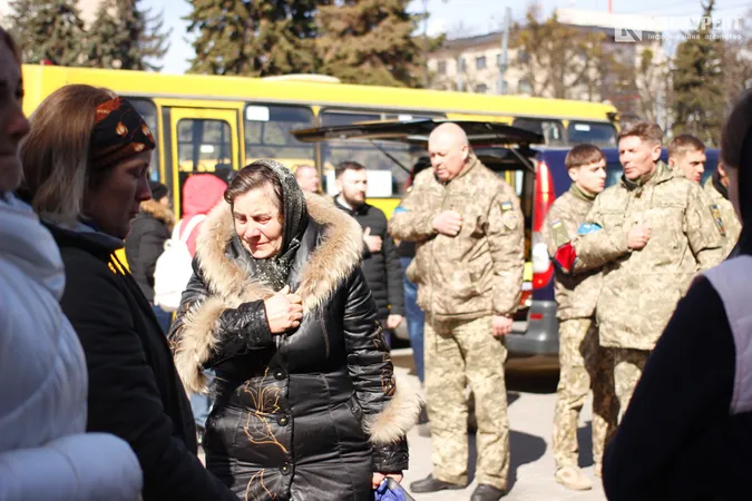 Зі сльозами та на колінах: Луцьк попрощався з трьома своїми Героями (фото, відео)