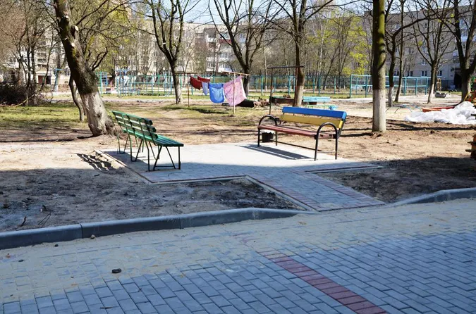 Як у Луцьку ремонтують один із найбільших дворів (фото)