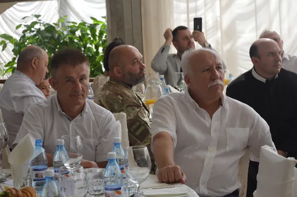 Перший заступник прокурора Волинської області Віктор Швидкий (ліворуч) і бізнесмен Володимир Никитюк