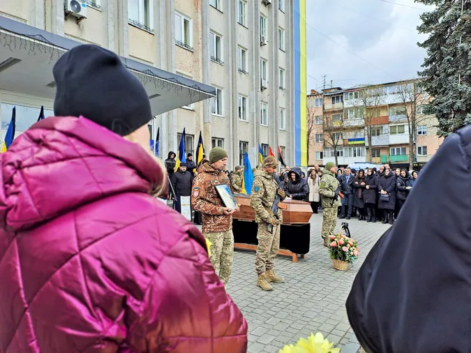 На Волині попрощалися із загиблим бійцем Олексієм Олексюком (фото)
