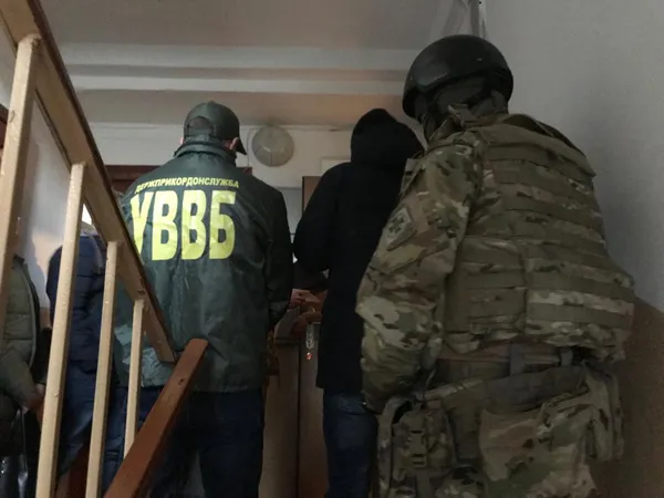 В «Ягодині» прикордонник за гроші «рішав» автомобільну чергу (фото, відео)