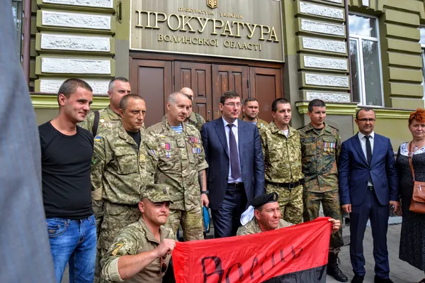 Ну і як же ж без прапора
