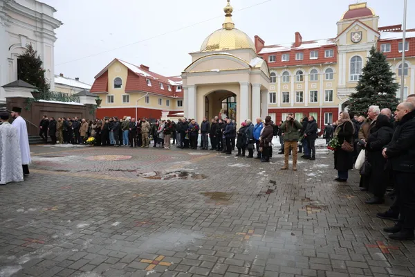 У Луцьку попрощалися з загиблим на війні відомим спортсменом Олексієм Бондаренком (фото)