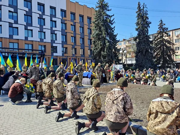 Ковель у жалобі: в останню дорогу провели захисників Бориса Нестерука та Олександра Кратюка (фото)