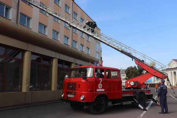 У Володимирі «рятували» людину із задимленого готелю (фото)
