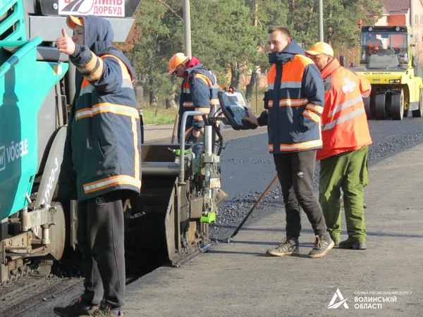 На під’їзді до пункту пропуску «Ягодин» асфальтують дорогу (фото)