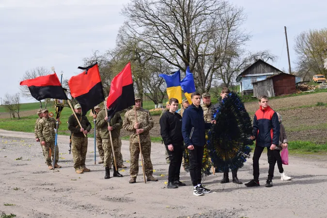 На Волині попрощалися з воїном, який загинув під Бахмутом (фото)