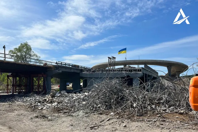 Рух Житомирською трасою для вантажівок відновлять наприкінці травня
