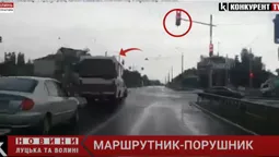 У Луцьку маршрутка проїхала на червоне. Відео передали патрульним (відео)