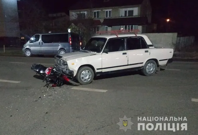 У Нововолинську «жигулі» зіткнулися із мотоциклом (фото)