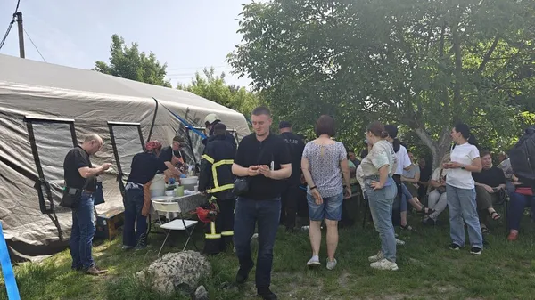 Каша, випічка, напої: лучани згуртувалися, щоб допомогти постраждалим від обстрілу (фото)
