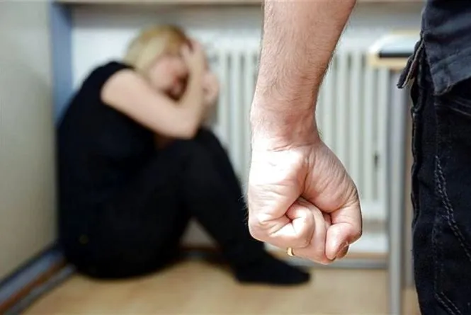 У Луцьку п'яний чоловік до смерті побив дружину