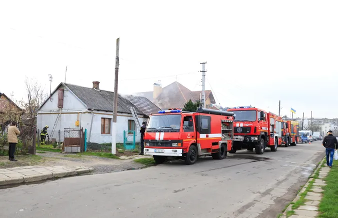 У Луцьку горів дах житлового будинку (фото, відео)