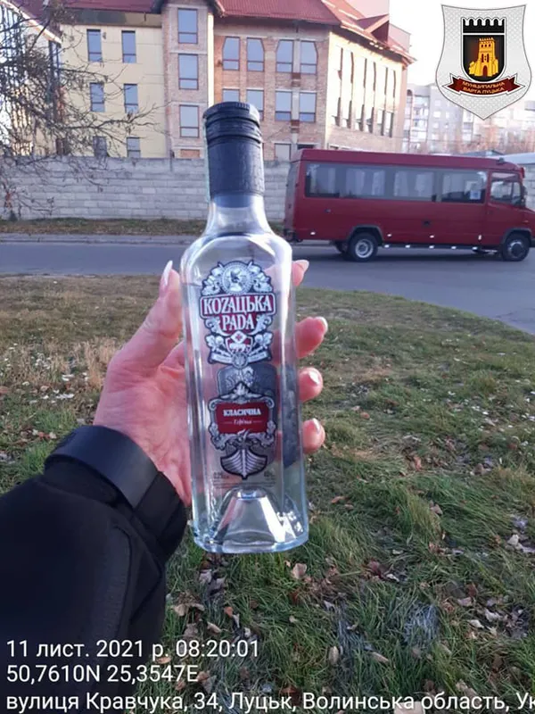 Лучани продавали сурогат на автостанції та у своєму дворі (фото)