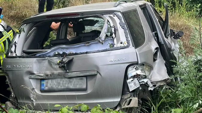 На Волині авто злетіло у кювет – людей затисло у салоні (фото)